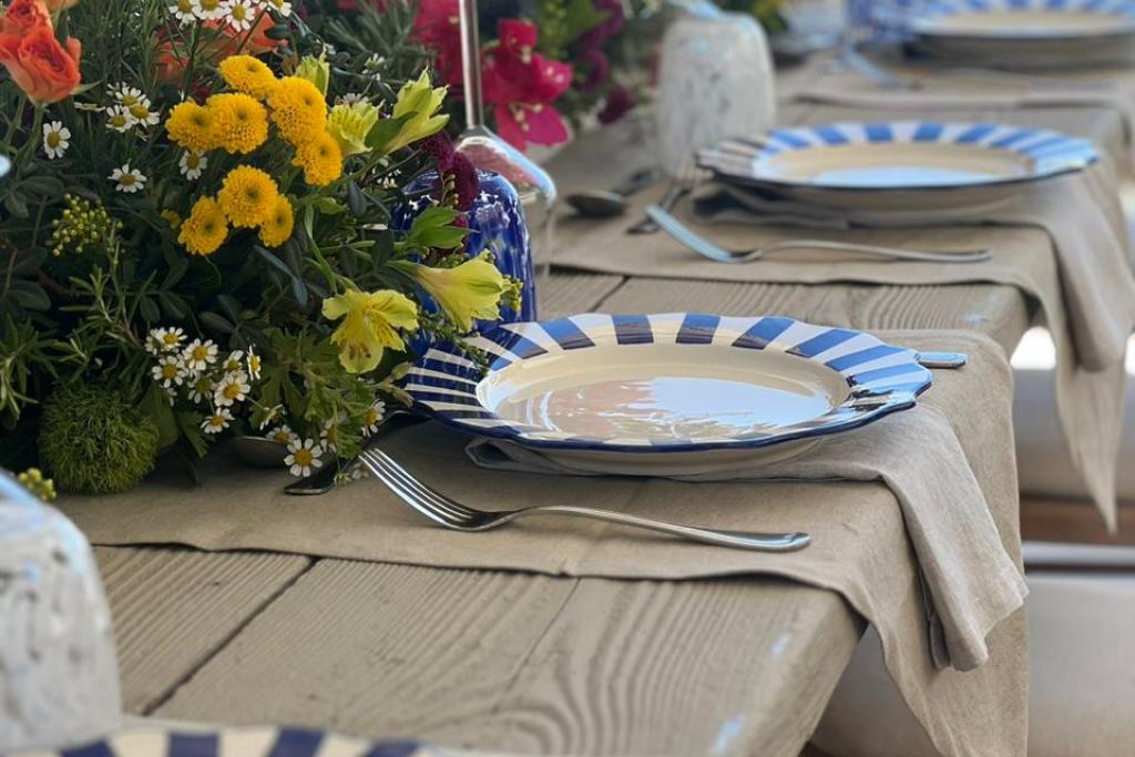 Striped white & blue plate set - Image 4